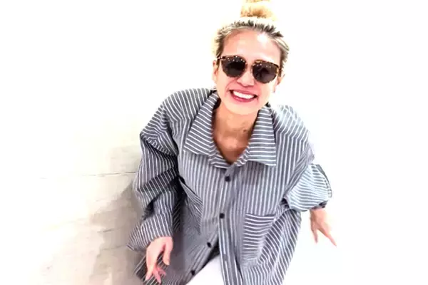 「威圧感しかない」“元おはガール”タレント（39）　大手寿司チェーン店でのタトゥー“まる出し”姿が物議