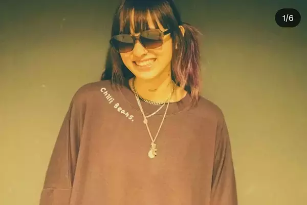 《ゴリゴリタトゥー全開》『じゃあつく』女性歌手の最新ビジュに驚きの声…デビュー時から“別人級”変化
