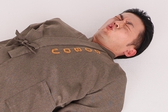 ごぼう先生が動画で解説！「50代からの不調解消体操」【睡眠の質改善 棒になりきる体操】｜介護界のアイドル