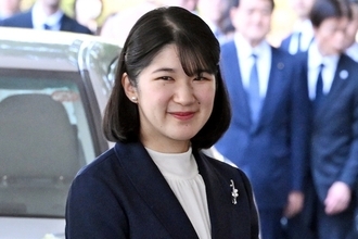 「春らしくて素敵」愛子さま　福島ご訪問2日目で見せられた“桜コーデ”に絶賛続々！子供たちの歓声にもにっこり笑顔