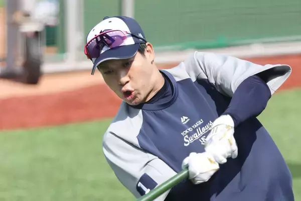 山田哲人の“ホームランボール騒動”から4カ月…批判殺到した男性の代理人が明かした「その後」