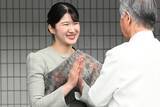 「《刃先を…》愛子さま　テープカット時の「はさみの持ち方」が話題に…1年前の「斧」からの“変化”」の画像1