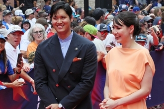 大谷翔平 自宅でも結婚指輪、野菜の切り方まで褒め…真美子さんの知人が明かす「愛妻家ぶり」