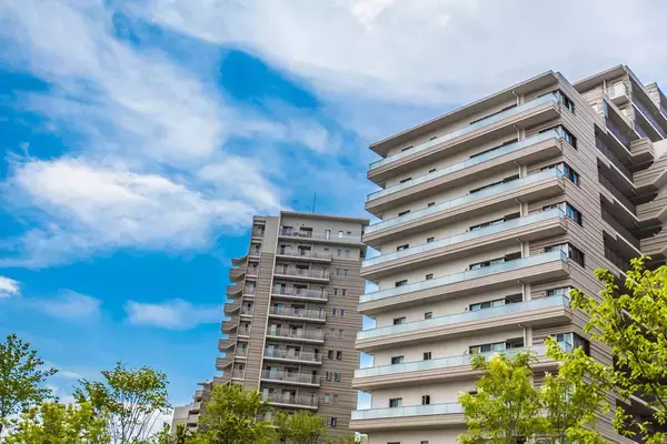 外国人グループに理事を乗っ取られるケースも…新法でも対応できないマンション管理組合のトラブル
