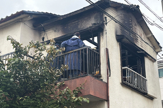 「側溝に血だまりが…」江戸川区の住宅火災で一人死亡　近隣住民が明かす「壮絶現場」と「夫婦仲」