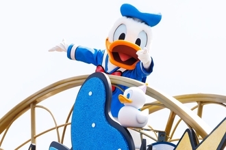 ドナルドの限定グッズは必ずゲットしたい！東京ディズニーランドの「ドナルドのクワッキー・ダック！ダック！ダックシティ！」
