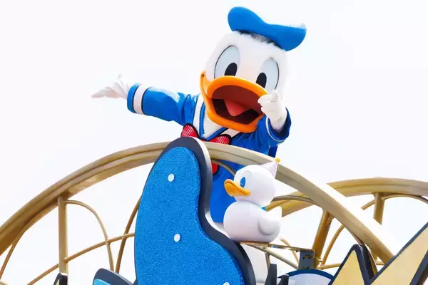 ドナルドの限定グッズは必ずゲットしたい！東京ディズニーランドの「ドナルドのクワッキー・ダック！ダック！ダックシティ！」
