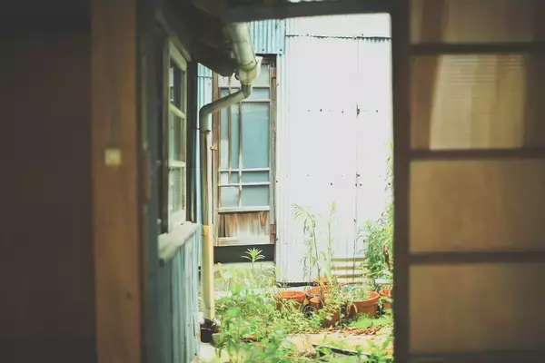 不動産が未登記の場合は罰金も…売れない実家の処分方法は？