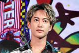 「「スター気取り」三山凌輝　疑惑後もド派手グラサンでマネージャーに荷物持たせる“大物”ぶりに疑問の声…前回騒動から変わらぬ“KY強メンタル”」の画像1