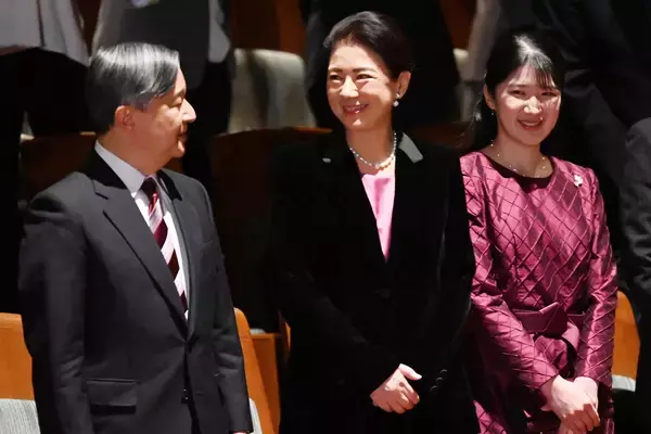 《仲間にはお別れの言葉を》天皇陛下　登山、オーケストラ、趣味を次々と封印…雅子さまも憂慮される「即位後の禁欲的すぎる生活」