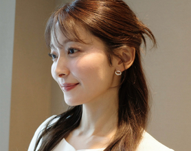 「サービスし過ぎ」ハイレグ姿にネット衝撃…32歳元TBS女性アナ　“赤ベンツ王子”と離婚→“高露出”路線に急変