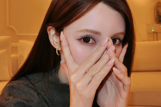 「若返ってない？」ダレノガレ明美　近影に「美しすぎ」と「加工しすぎ」でネット賛否両論…“一般人にモザイク処理なし”にも指摘