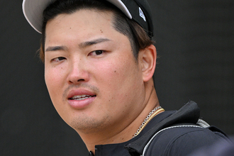 「常識がなってない」村上宗隆選手　腕組みをしてガムを噛み、WBCで天皇ご一家のお見送りで批判続出も…“真相”判明で擁護する声続々