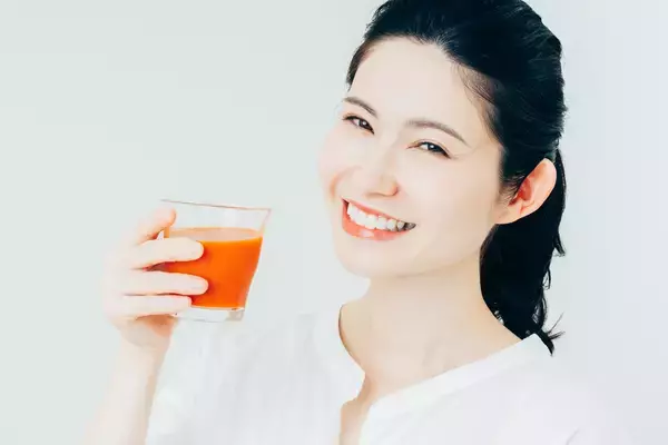 簡単すぎる！朝トマトジュースに混ぜて飲むだけで効果的な“調味料”があった！
