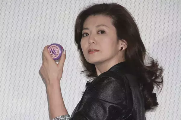 《ディナーショー開催場所も同じ》南野陽子　ツアー即完売の再ブレイク！デビュー40周年で強める「松田聖子からの影響」