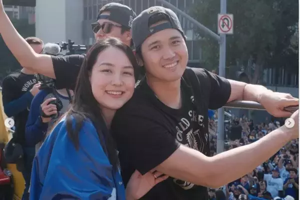 真美子さん　バッグにつけた「世界的絵本」のぬいぐるみが目撃…愛娘にも読み聞かせか