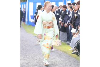 「あなた、嫌なこと言うわね」瑶子さまが明かされていた複雑な思い…「母の実家・麻生家」を巡るご姉妹の“対称的な距離感”