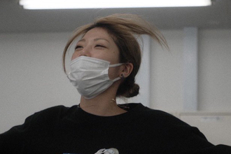 「刺青ですか？」37歳“元プッチモニ”女優　赤髪“タトゥー”激変姿にファン衝撃