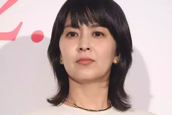 「全然いやらしく見えない」松たか子　カンヌでの“大胆ドレス”に反響…アカデミー賞に続く“肌見せ”にも漂う上品さ