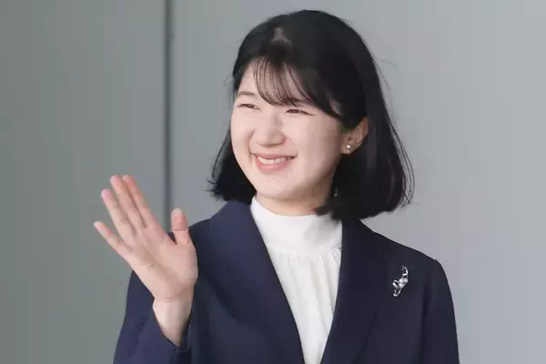 「春が似合う人」愛子さま　演奏会の「全身サーモンピンク」の装いに絶賛の声…演目の“意外なリクエスト”も