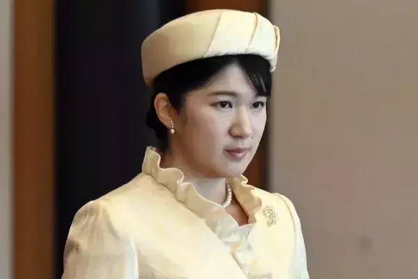 《6年連続でティアラ新調ご辞退》愛子さまは雅子さまの年季バッグをご愛用…“生活費”増額見送りで貫く「天皇家の清貧」