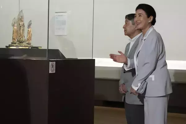 《膝を曲げご鑑賞》雅子さまも「美しいですね」と…感嘆の声を上げられた「仏像」とは