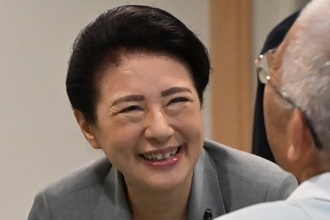 《胸元に「くまモン」バッジ》雅子さま　熊本ご訪問で一人ひとりにお心寄せられて…目を潤ませた場面も