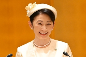紀子さま　ご公務で“能面のように無表情”の秋篠宮さまと対照的なご機嫌笑顔…浮き彫りになるご夫妻の「温度差」