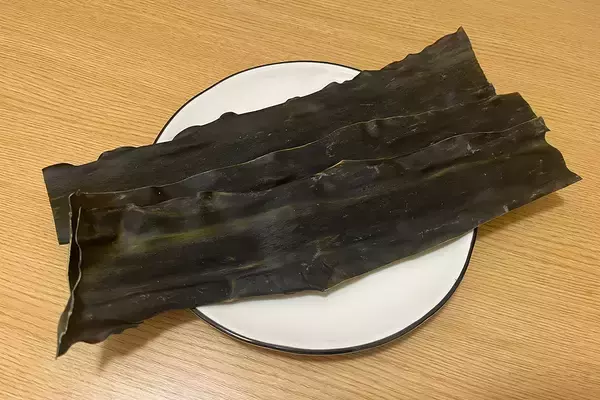 乾燥や冷えに悩む女性に！ミネラル溶け出す「昆布風呂」入浴法とは？