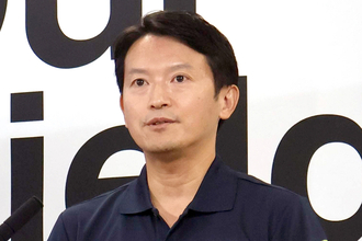 「社会人としてヤバすぎない？」兵庫・斎藤知事　公務中スマホいじりで町長に“生返事”…自撮り疑惑も浮上でネット騒然