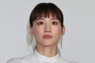 綾瀬はるか　“タッグ熱望”監督が名誉棄損裁判の被告に…主演最新作の公開前に不安要素
