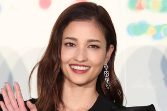 黒木メイサ　14歳年下“超大物二世”恋人とのツーショットを初目撃！手繋ぎ、お揃いキャップのラブラブぶり