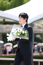 《さまざまなご表情を》悠仁さま　原爆死没者慰霊碑への供花・拝礼の後に広島市民とご交流…78歳女性に明かした”青春の味”