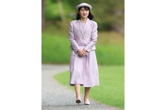 「雅子さまとリンク」の愛子さま、真っ赤な「美智子さま流お帽子」の佳子さま…専門家が解説する「春の園遊会ファッション」