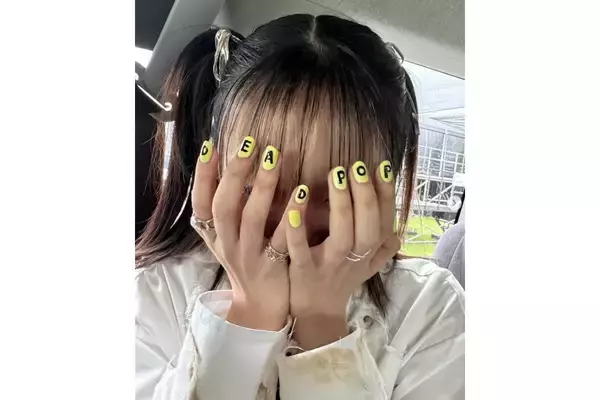 「容姿がだいぶ変わった」国民的女性シンガー（25）　加速する“ギャル化”に一部で困惑の声→相方は“タトゥー全開”で不安視される「紅白出演の可否」