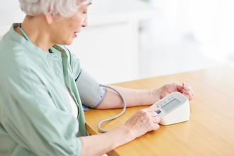 高血圧改善に「排塩メニュー」アボカドメカブサラダで塩を外に出す！