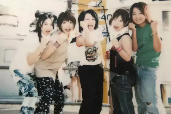 「はあ？アイドルじゃねえし」紅白出場歌手　解散から22年、タトゥー姿で再始動…観客5人、アルバイト生活、円形脱毛症を経た“パンク人生”