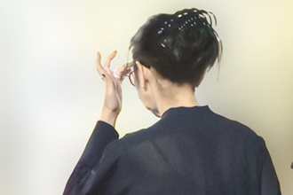 《“キス写真”の元不倫相手とも交際継続》元朝ドラヒロイン　新連ドラで見せた“しっかりアイライン”の「厚塗りメイク」に反響