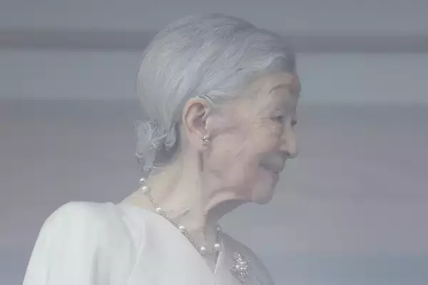 美智子さま　今年も一般参賀でお手振りされず…凄絶リハビリ乗り越えて上皇陛下をお支えする「気丈ご覚悟」