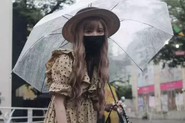 《見るのをためらう…》一世風靡したバラドル（40）の“ピチパツ”服に驚きの声…紅白歌手と破局後の現在地