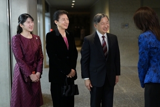 「上階の方も身を乗り出して」「幸福感で充満」天皇ご一家　バレエ公演をご鑑賞…SNSに広がった観客の歓喜