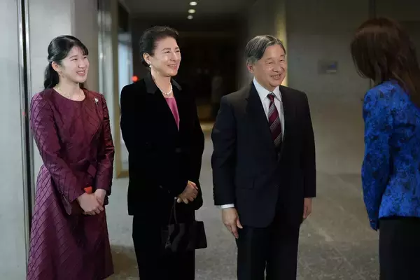 「上階の方も身を乗り出して」「幸福感で充満」天皇ご一家　バレエ公演をご鑑賞…SNSに広がった観客の歓喜