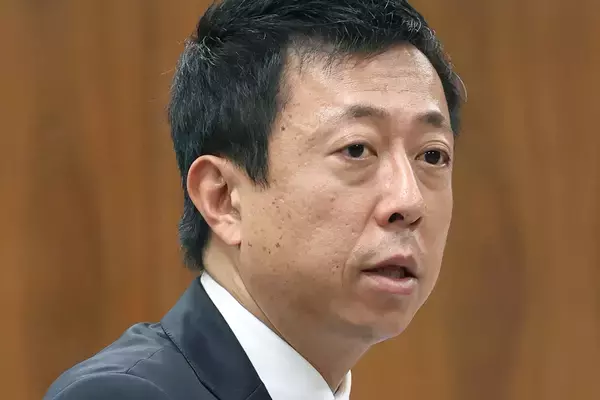 「やる気があるんでしょうか？」自民・井出議員　国会傍聴中に足組みスマホ、大あくびの態度に指摘殺到…本人は「態度悪かった」と謝罪