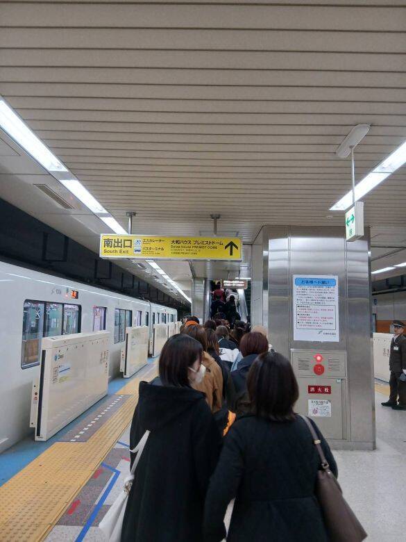 地下鉄は超満員、ホテル価格は数倍に…Snow Manファン殺到で札幌は大混乱？現地で見た“意外な状況”とは