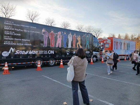 地下鉄は超満員、ホテル価格は数倍に…Snow Manファン殺到で札幌は大混乱？現地で見た“意外な状況”とは