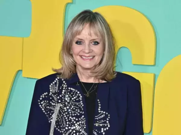 日本でも大旋風起こした元祖「ミニスカ女王」の英モデル。76歳の今も『小枝』みたいなスレンダーボディは健在