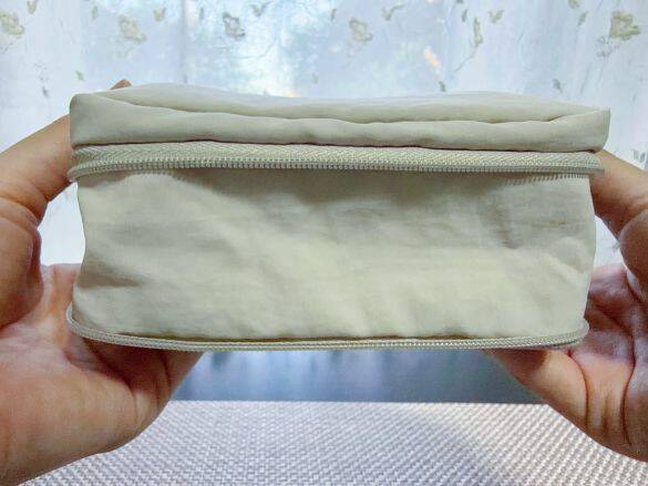 生理中の「ナプキンでポーチがパンパン…」を解決。3COINSの550円「サニタリー圧縮ポーチ」で驚くほどコンパクトに