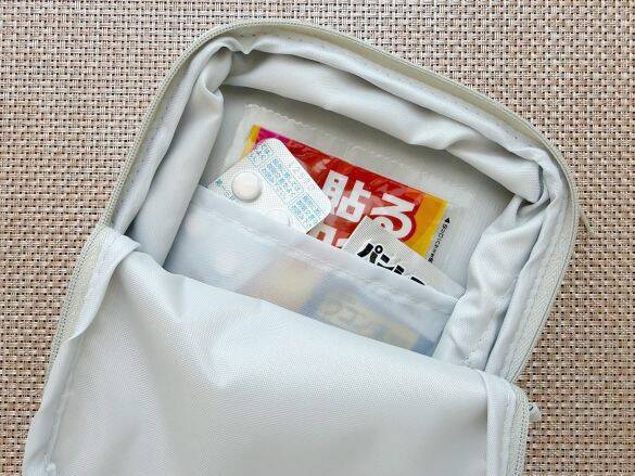 生理中の「ナプキンでポーチがパンパン…」を解決。3COINSの550円「サニタリー圧縮ポーチ」で驚くほどコンパクトに