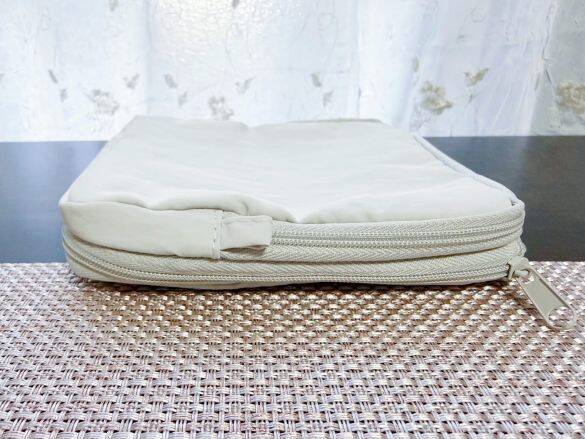 生理中の「ナプキンでポーチがパンパン…」を解決。3COINSの550円「サニタリー圧縮ポーチ」で驚くほどコンパクトに