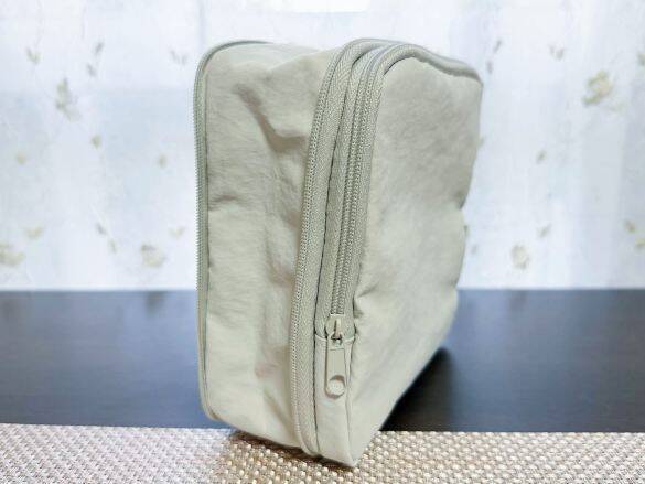 生理中の「ナプキンでポーチがパンパン…」を解決。3COINSの550円「サニタリー圧縮ポーチ」で驚くほどコンパクトに